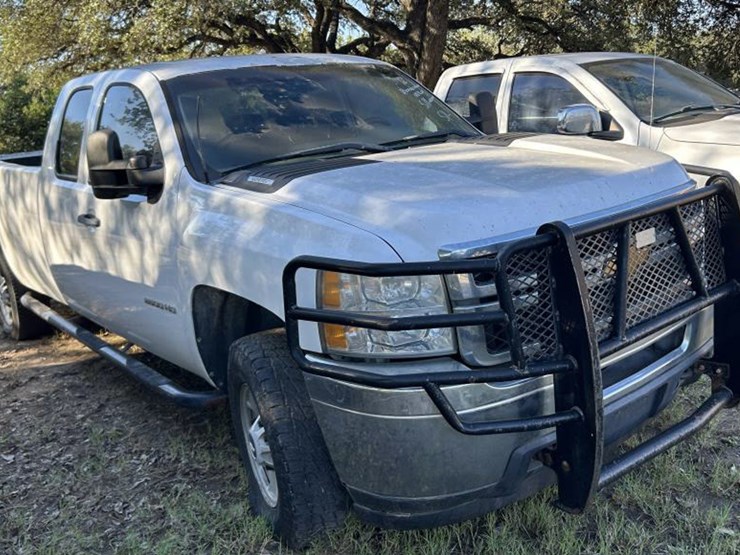 2012-chevrolet-silverado-2500-image-3