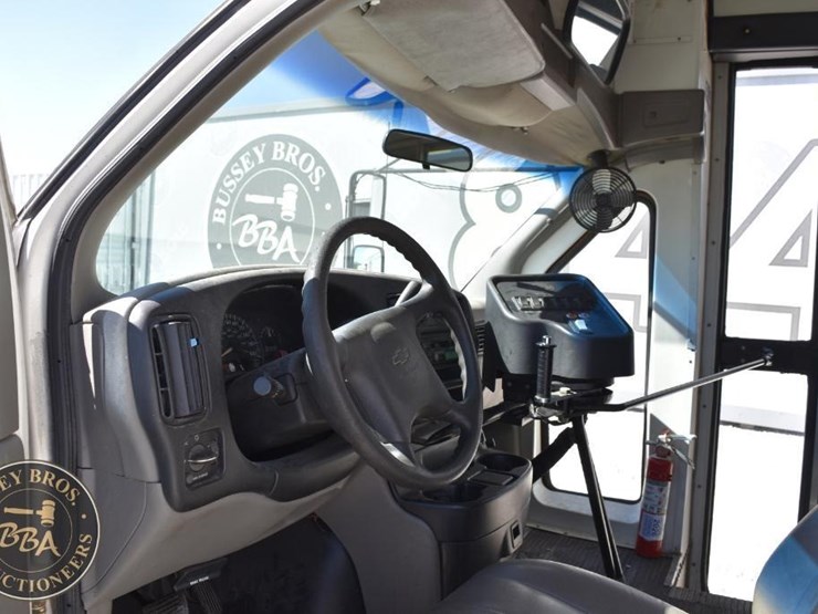 2001-chevrolet-3500-image-16