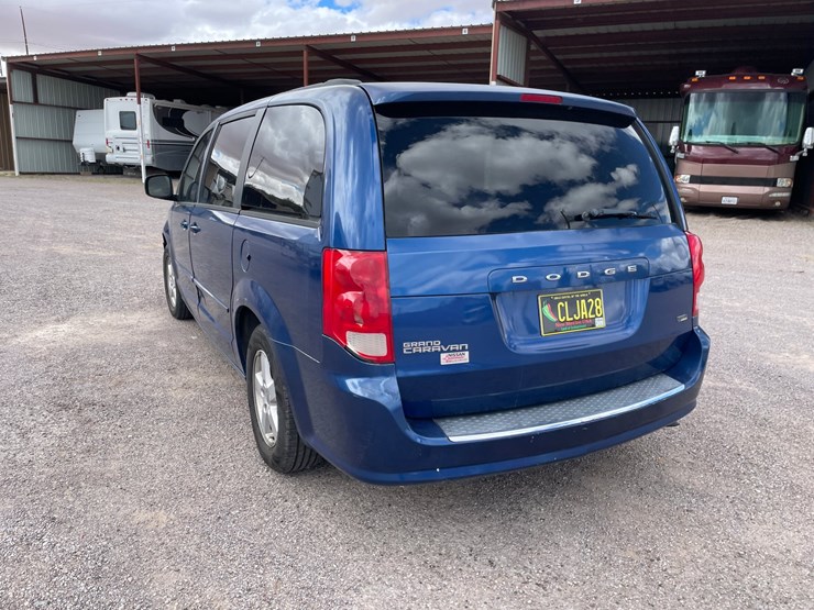 2011-dodge-grand-caravan-image-7