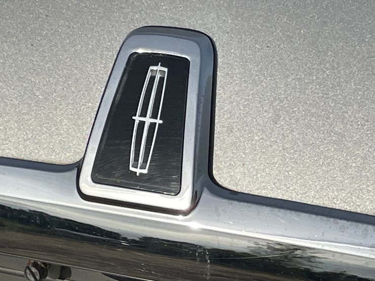#201-•-2005-lincoln-town-car-(has-wi-title)-image-110