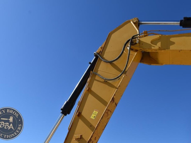 2018-caterpillar-326fl-image-34