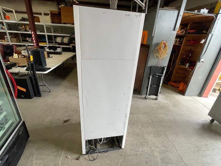 #4673-•-true-commercial-fridge-image-3