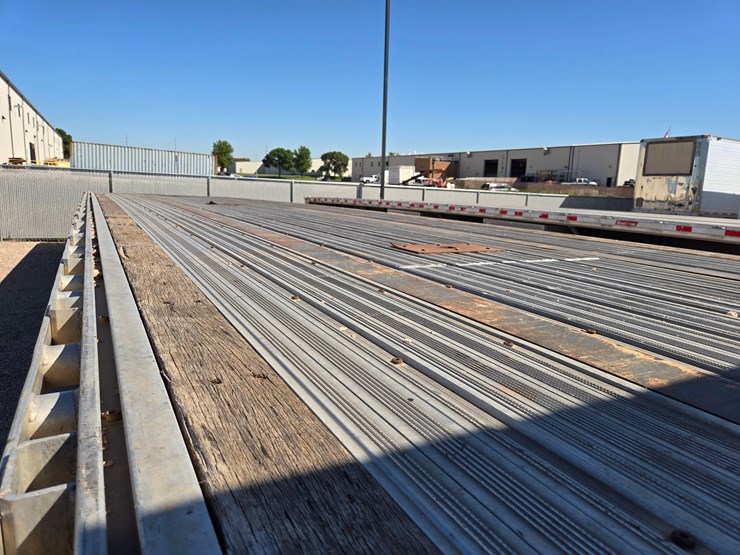 2013-great-dane-flatbed-image-10