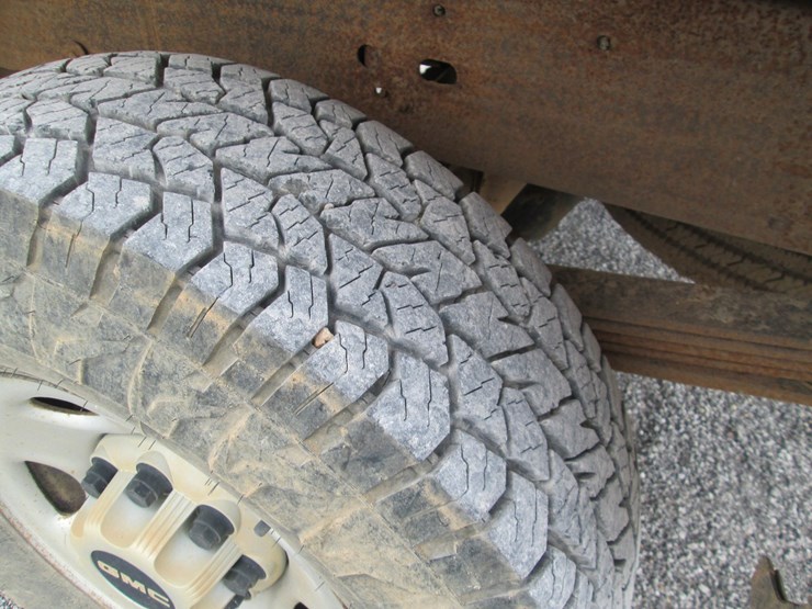 2005-gmc-2500hd-image-5