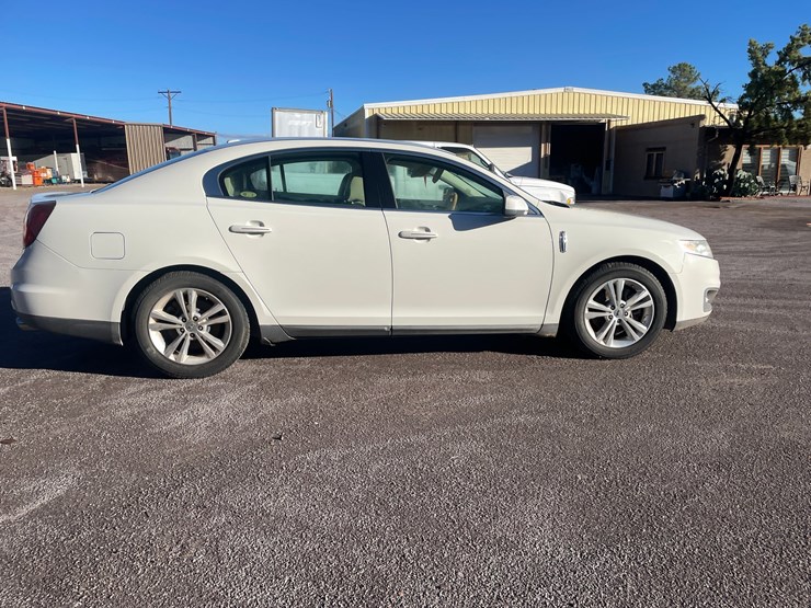 #2759-•-2010-lincoln-mks-(has-nm-title)-image-5