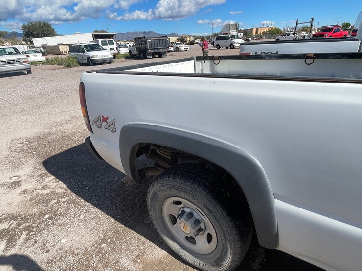 2002-chevrolet-silverado-2500-image-26