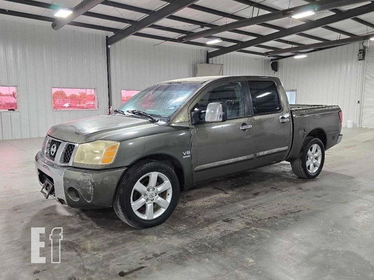 2004-nissan-titan-image-1