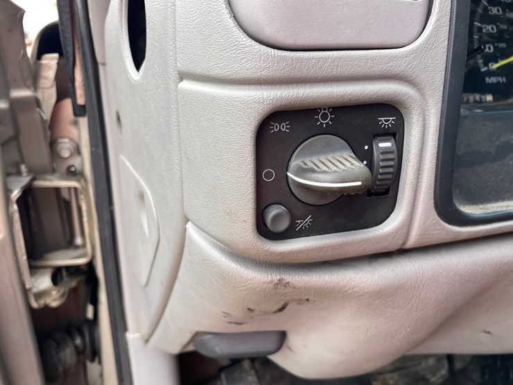2000-chevrolet-silverado-3500-image-89