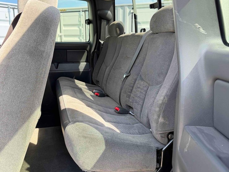 2006-chevrolet silverado-pick-up-image-18