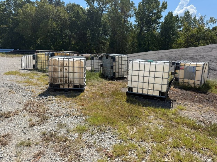 #46843-•-lot-of-poly-tanks-w/cages-inv#46843-image-1