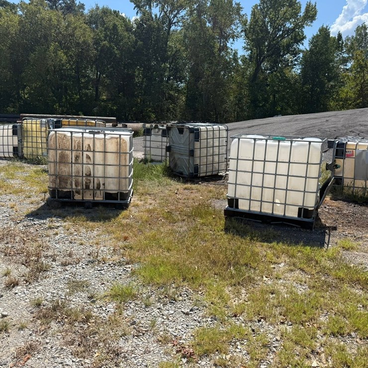 #46843 • Lot of Poly Tanks w/Cages INV#46843