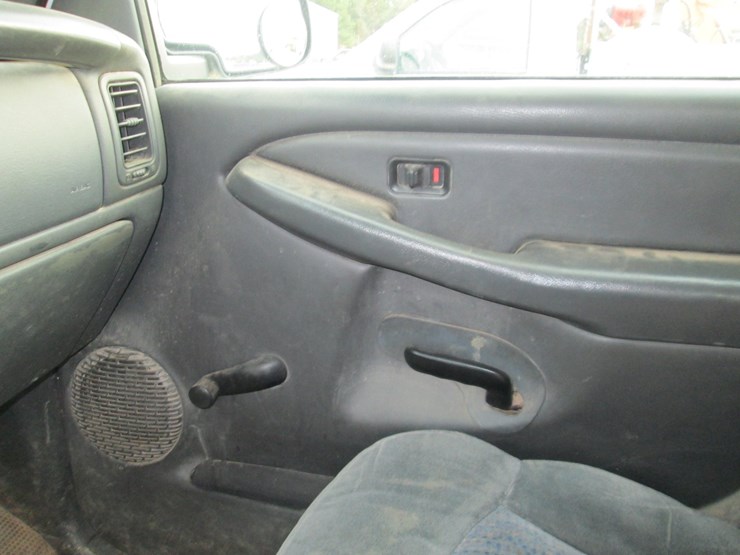2005-gmc-2500hd-image-27