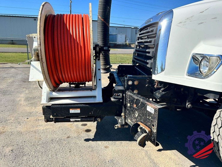 2019-freightliner-114sd-image-11