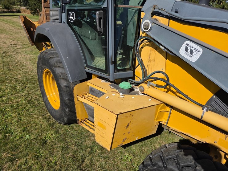 2010-deere-310j-image-13