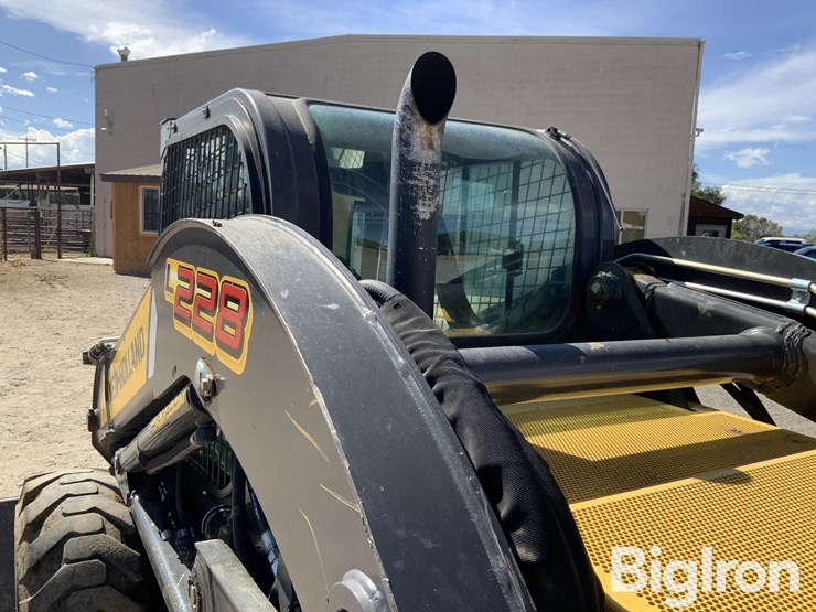 2020-new-holland-l228-image-13