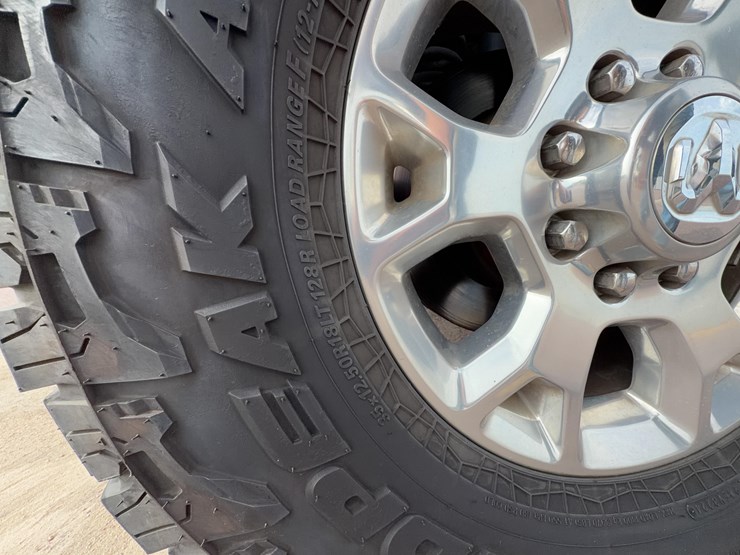 2014-dodge-1500-image-11