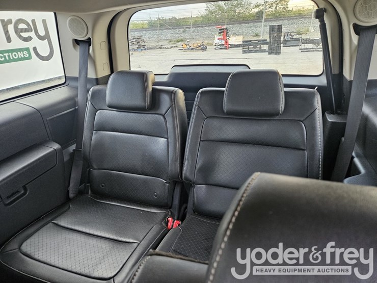 2010-ford-flex-image-29