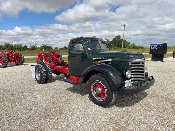exceptional-international-kb-7-truck-with-fifth-wheel-hitch-image-7