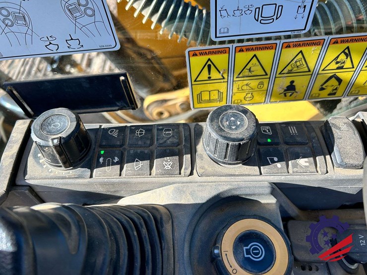 2018-caterpillar-320-image-93