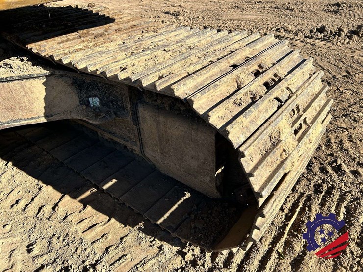 2018-caterpillar-320-image-29