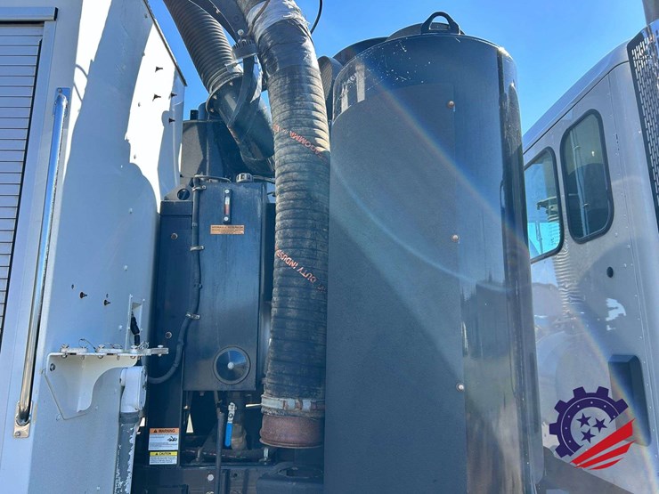 2020-peterbilt-567-image-73