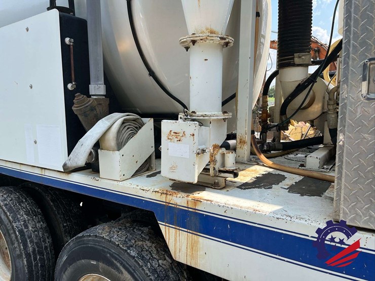 2009-international-sf637-t/a-hydrovac-truck-image-40