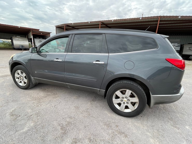 2010-chevrolet-traverse-image-19