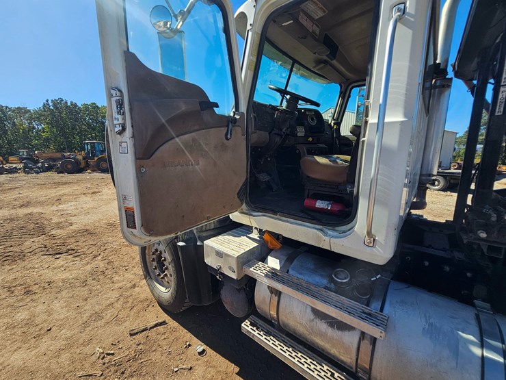 2007-mack-cl713-image-46