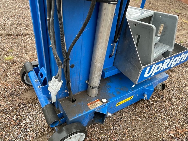 #4647-•-upright-25'-personnel-lift-image-23