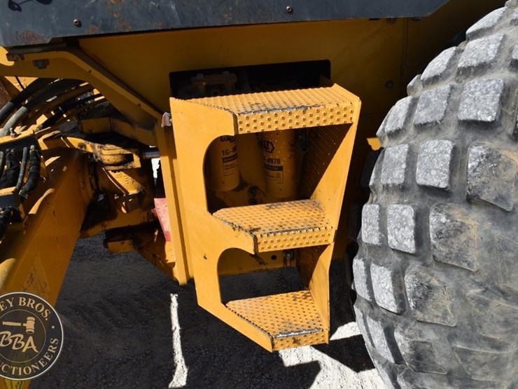 2009-caterpillar-cs56-image-35