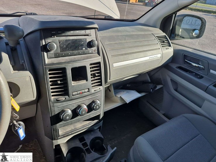 2009-dodge-grand-caravan-se-image-12