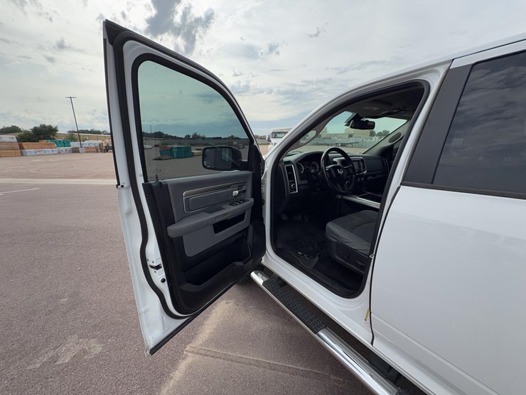 2014-dodge-1500-image-28