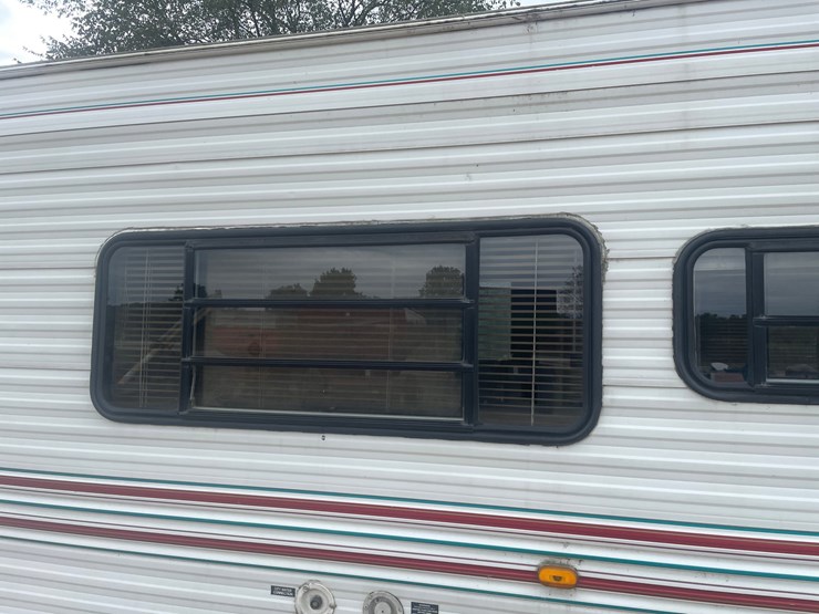 #1276-•-1998-jayco-eagle-304-camper-(has-mn-title)-image-36