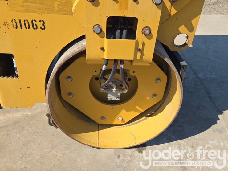 2021-caterpillar-cb34b-image-10