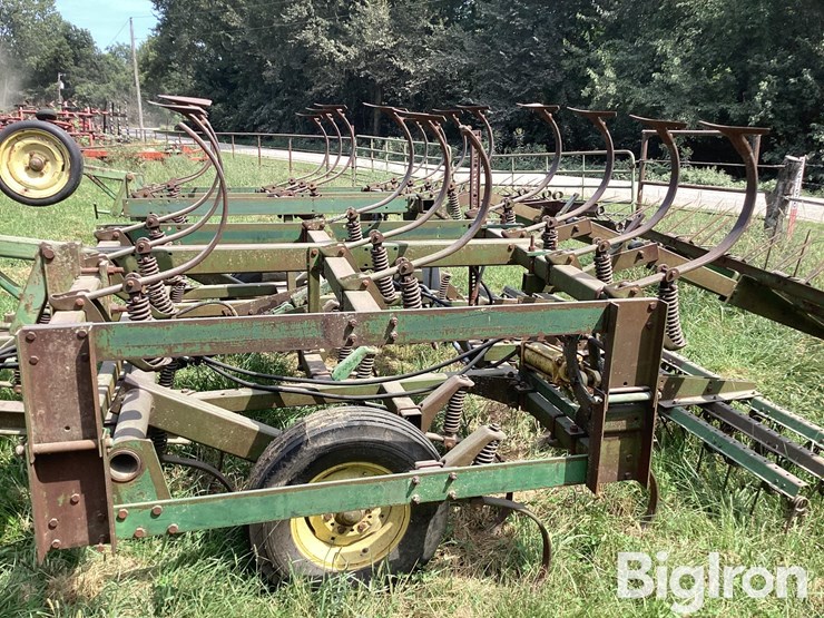 john-deere-1010-image-13