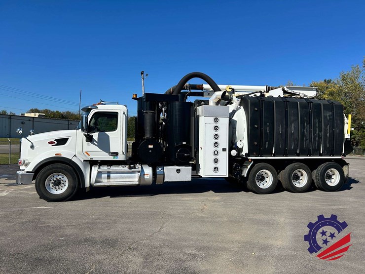 2020-peterbilt-567-image-2