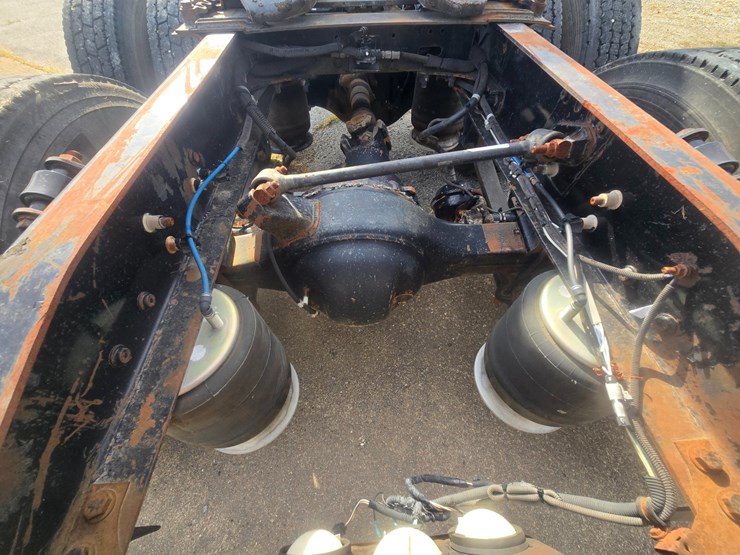 2006-freightliner-columbia-120-image-82