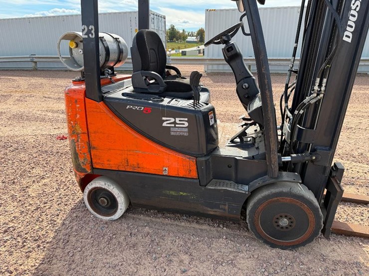 doosan-gc25e-5-image-11