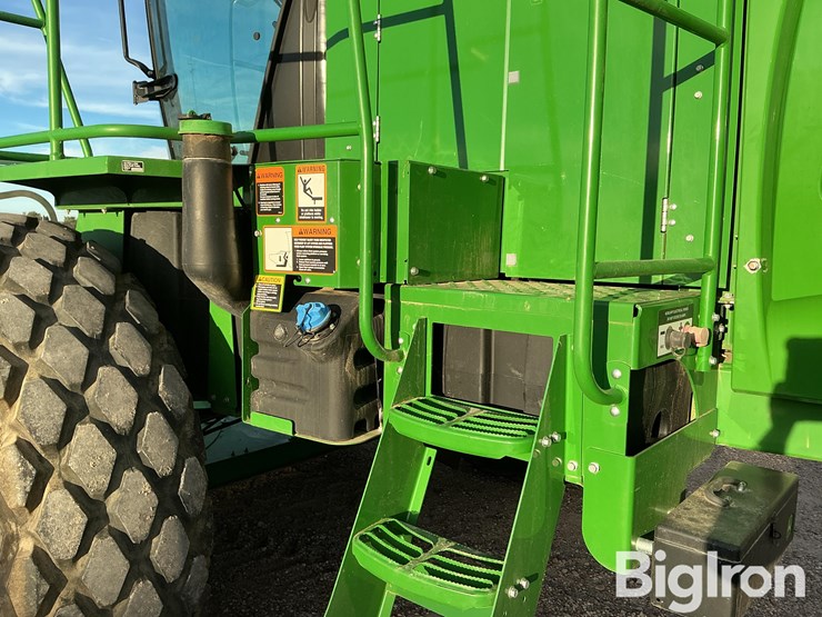 2021-john-deere-w235-image-16