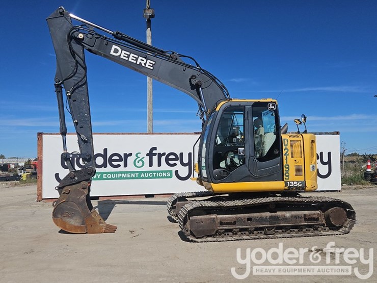 2015-deere-135g-image-2