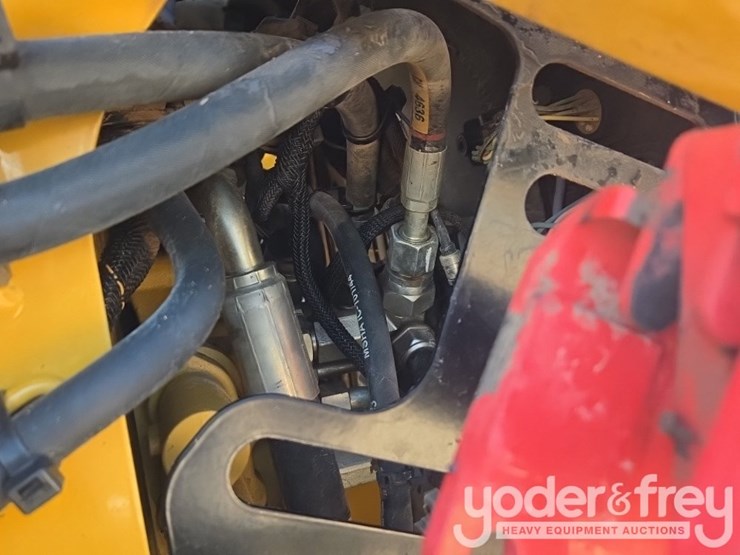 2018-caterpillar-226d-image-28
