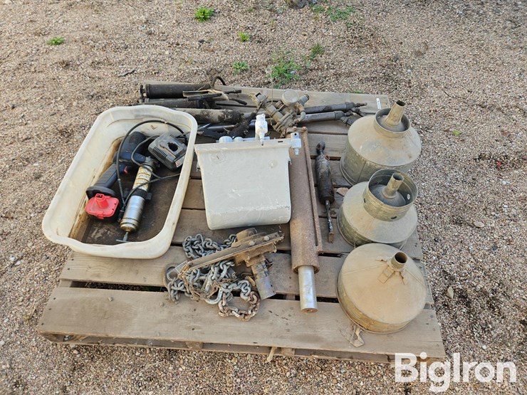 electric-grease-gun,-hydraulic-cylinder-and-other-items-image-5