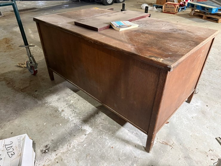#46827-•-desk-inv#46827-image-3