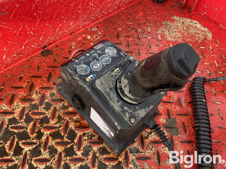 2019-massey-ferguson-730-image-16
