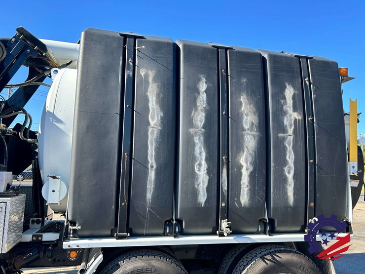 2019-freightliner-114sd-image-80