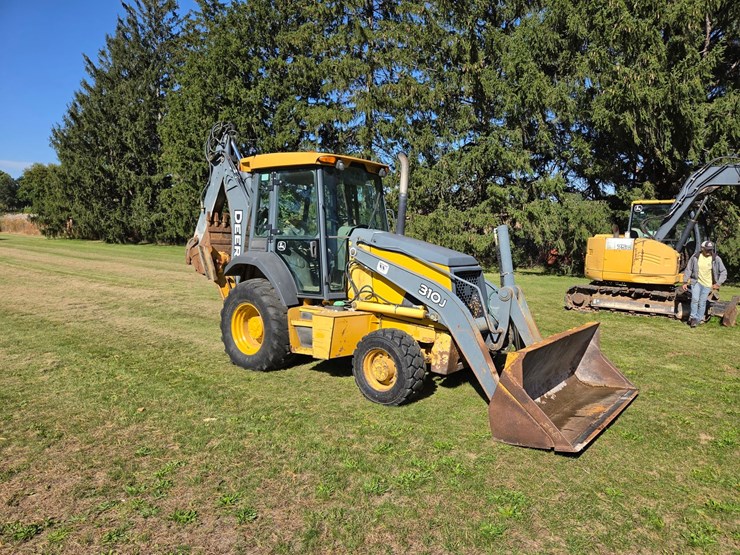 2010-deere-310j-image-7