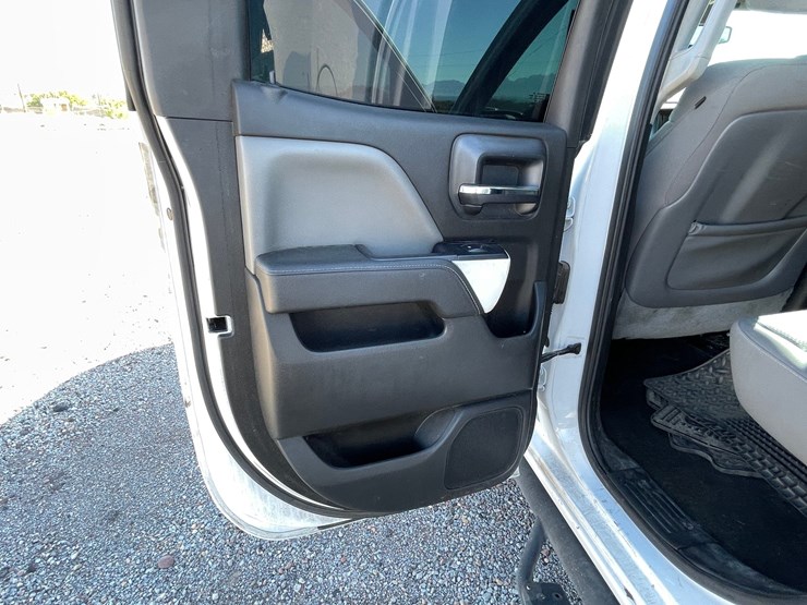 #2754-•-2015-chevrolet-silverado-(title-in-delay)-image-17