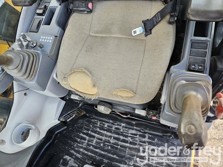 2016-deere-135g-image-43