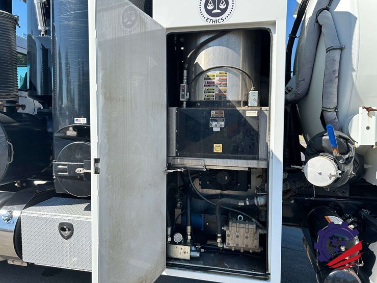 2020-peterbilt-567-image-62