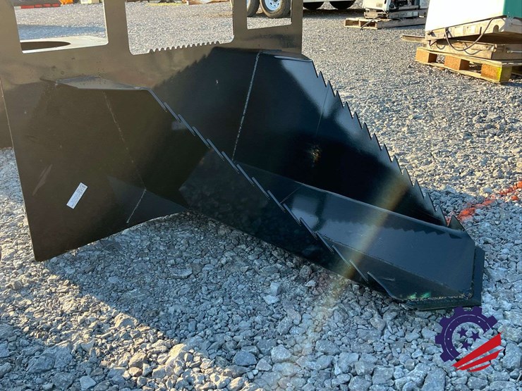 40-in.-skid-steer-spade-bucket-attachment-image-7